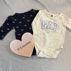 GAP baby - pair of long sleeve Bodysuit onesies - Navy and Cream